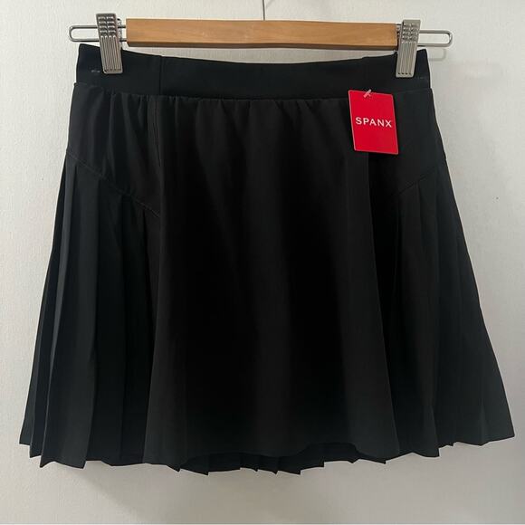 SPANX: THE GET MOVING PLEATED SKORT, 14" - VERY BLACK - Picture 7 of 15